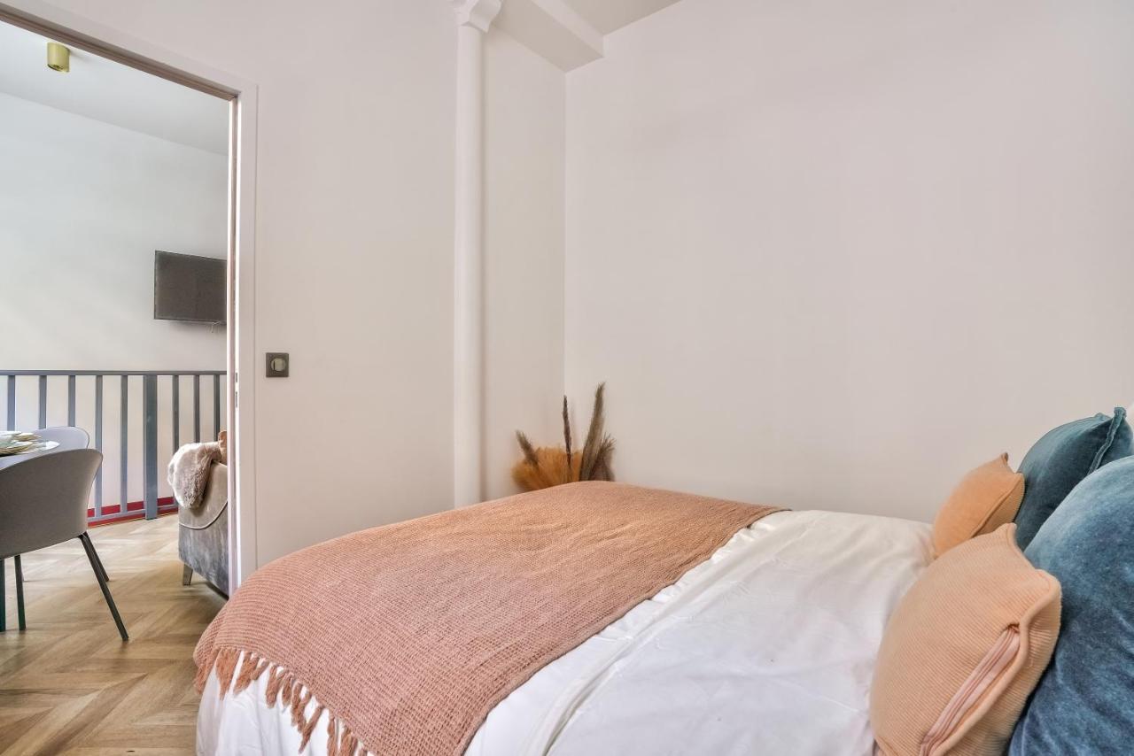 New Eiffel Tour ! Splendid Apartments In The Heart Of Paris Luaran gambar