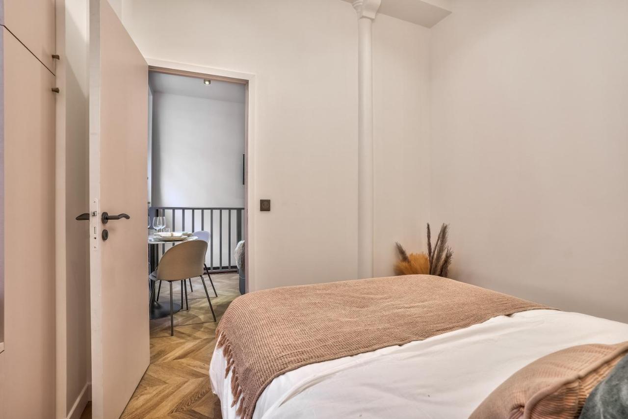 New Eiffel Tour ! Splendid Apartments In The Heart Of Paris Luaran gambar